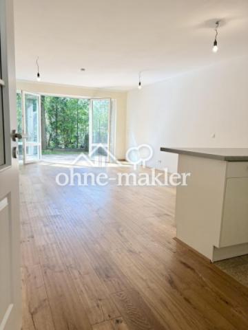 Blick ins Wohnzimmer 