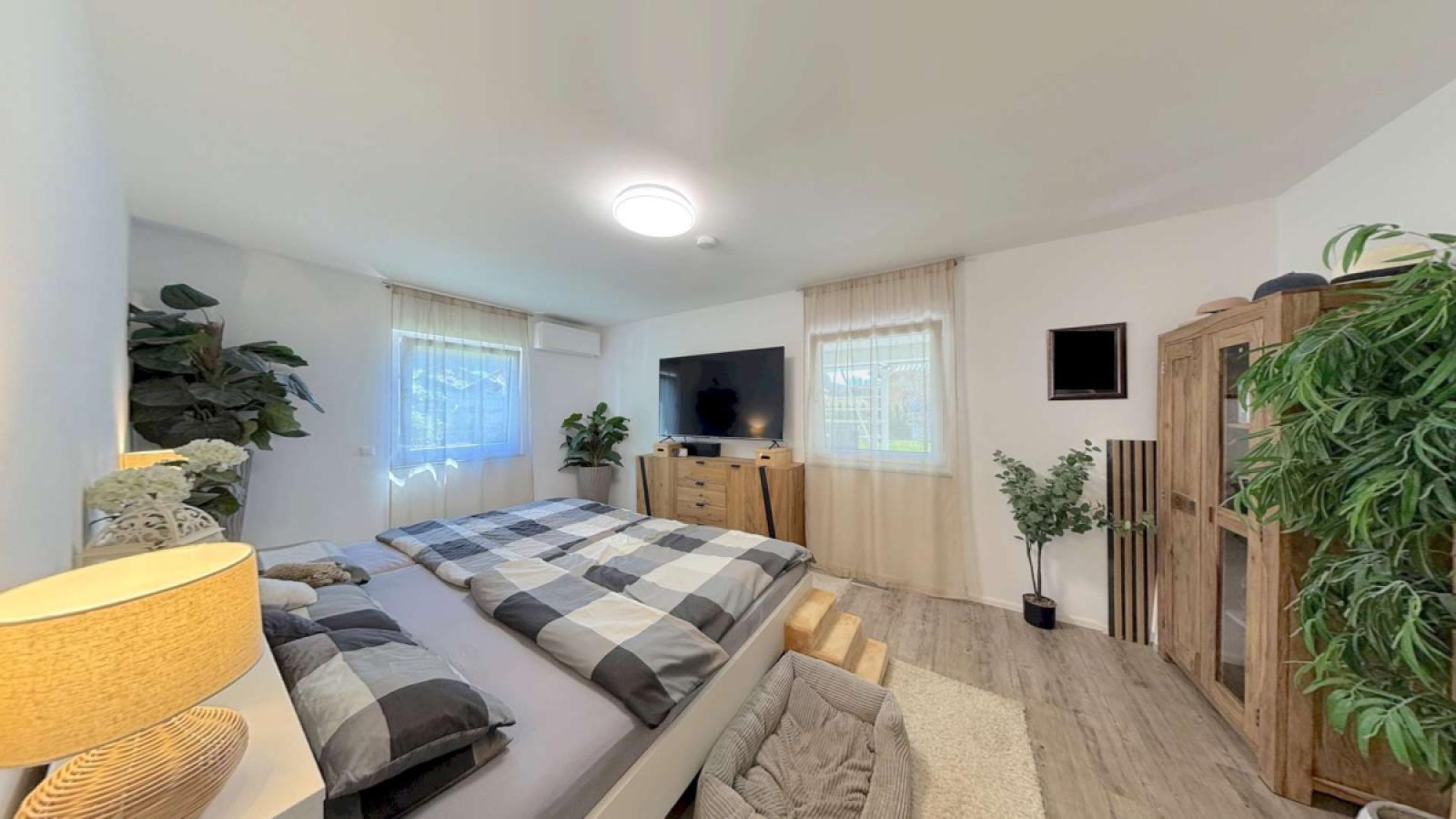 Schlafzimmer 1