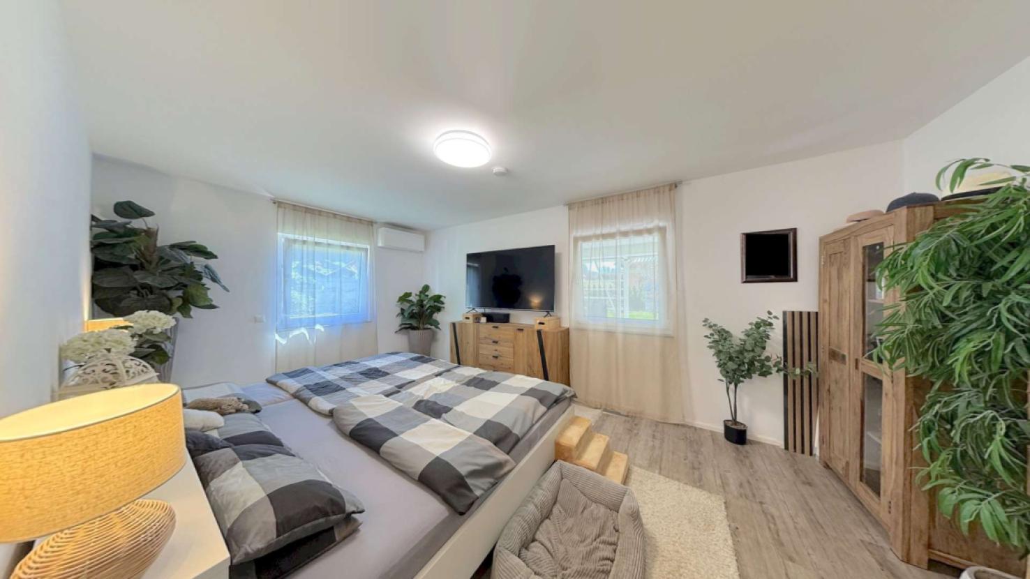 Schlafzimmer 1