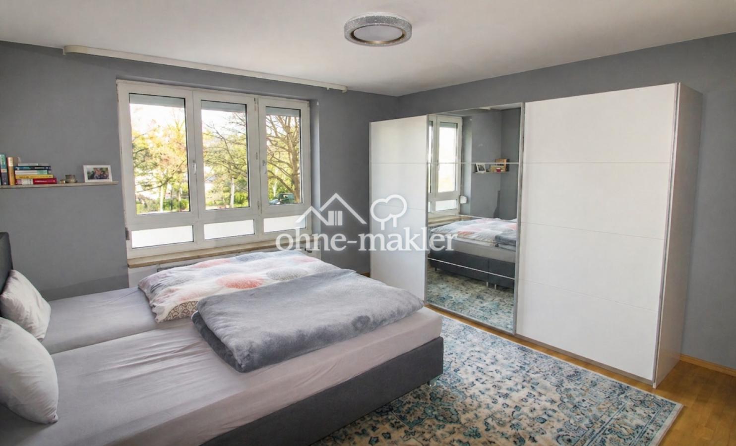 Schlafzimmer 1