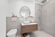 Weiteres Bad mit Dusche im OG