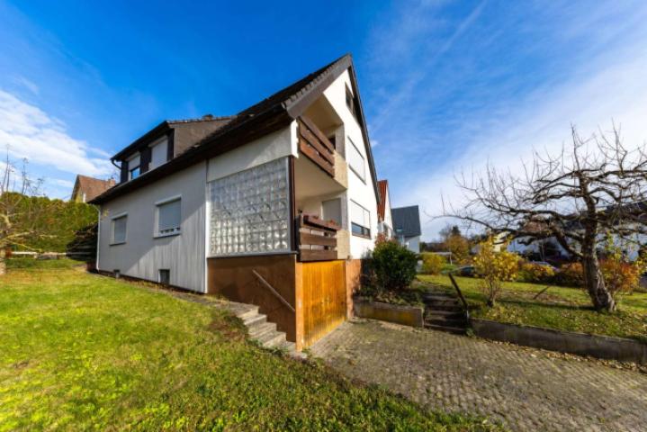 Garage und Stellplatz (Südwest)