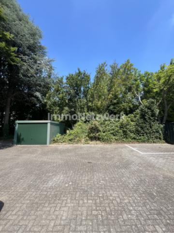 Garage und Stellplätze (MFH)