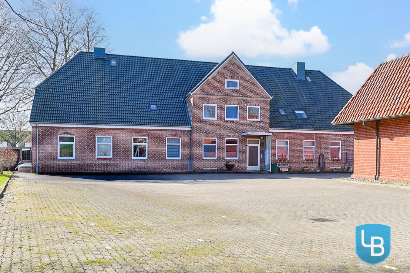 Innenhof mit Stellplätzen