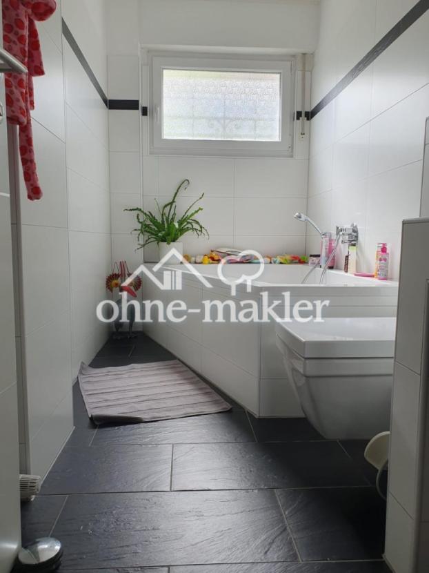 WC mit Badewanne im EG
