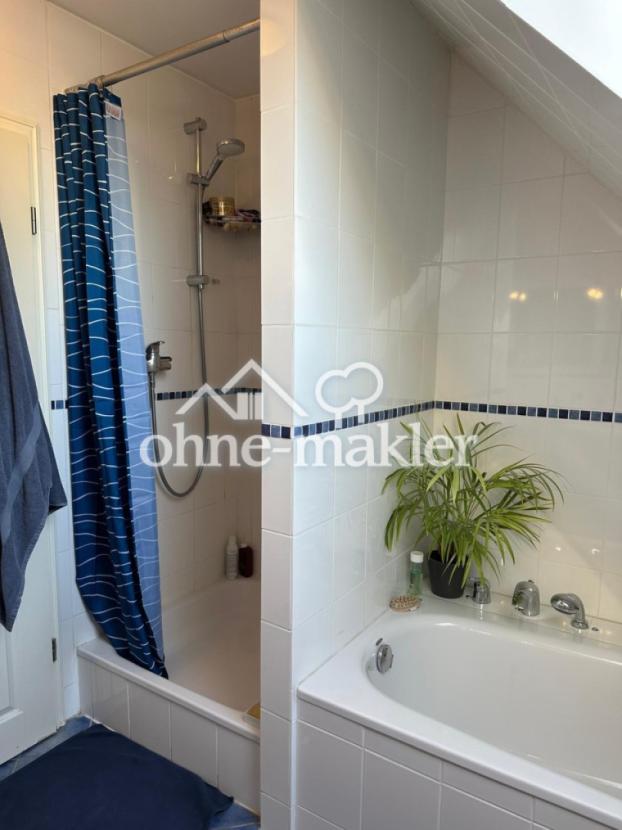 Dusche und Wanne