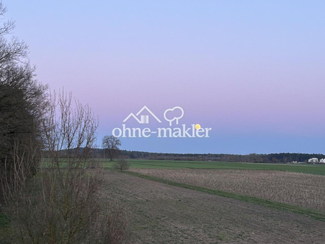 Blick aus Fenster am Abend