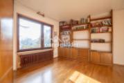 Geräumiges Elternschlafzimmer
