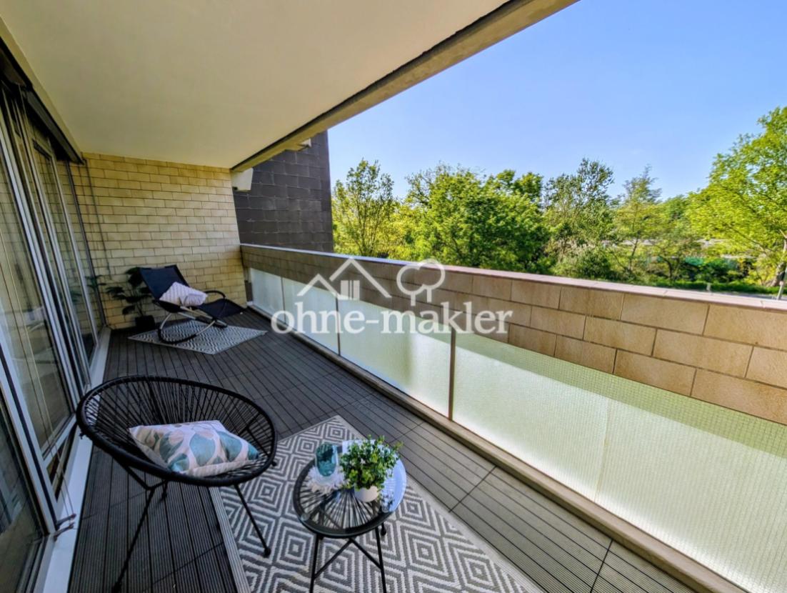 Großer überdachter Balkon