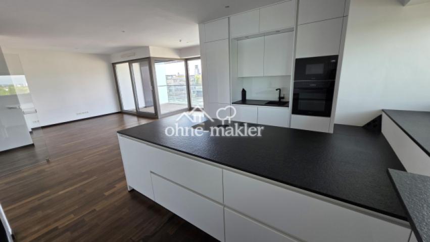 Blick v Küche ins Wohnzimmer