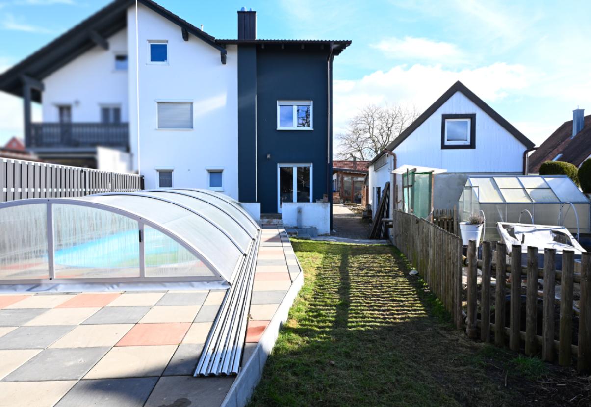 Garten mit Pool