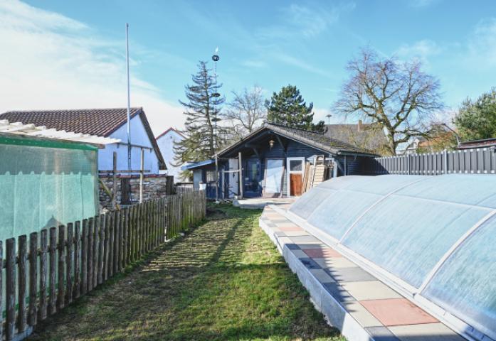 Garten mit Pool