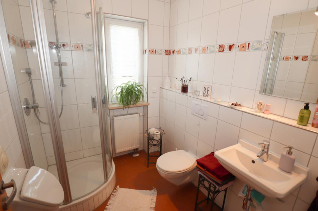 Bad EG mit Dusche