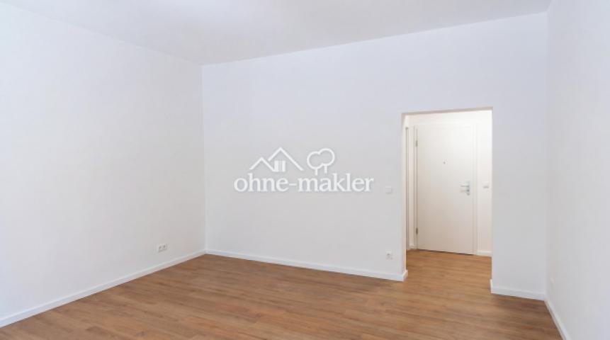 Wohn & Schlafzimmer zum Flur