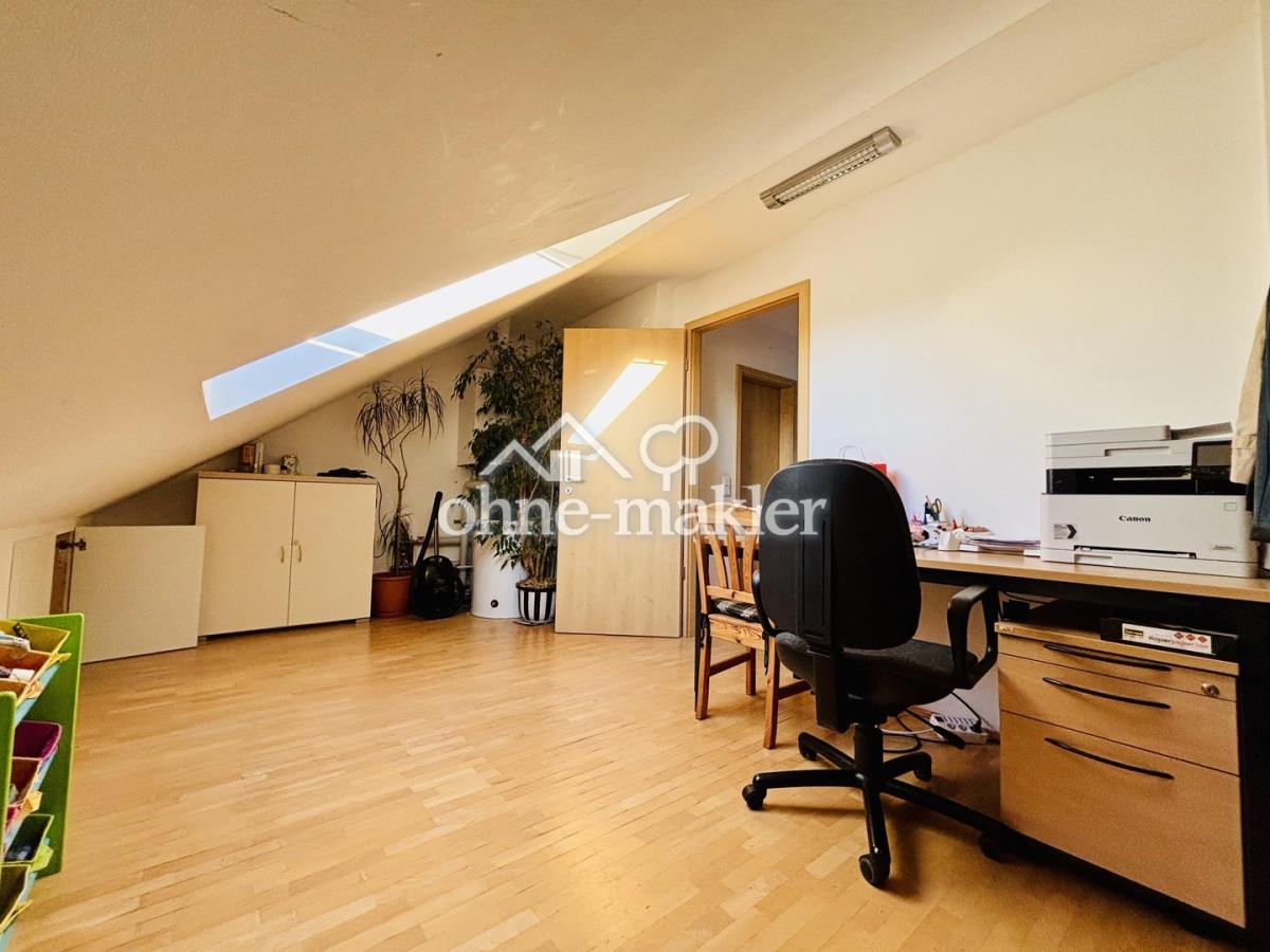 Arbeitszimmer (DG)