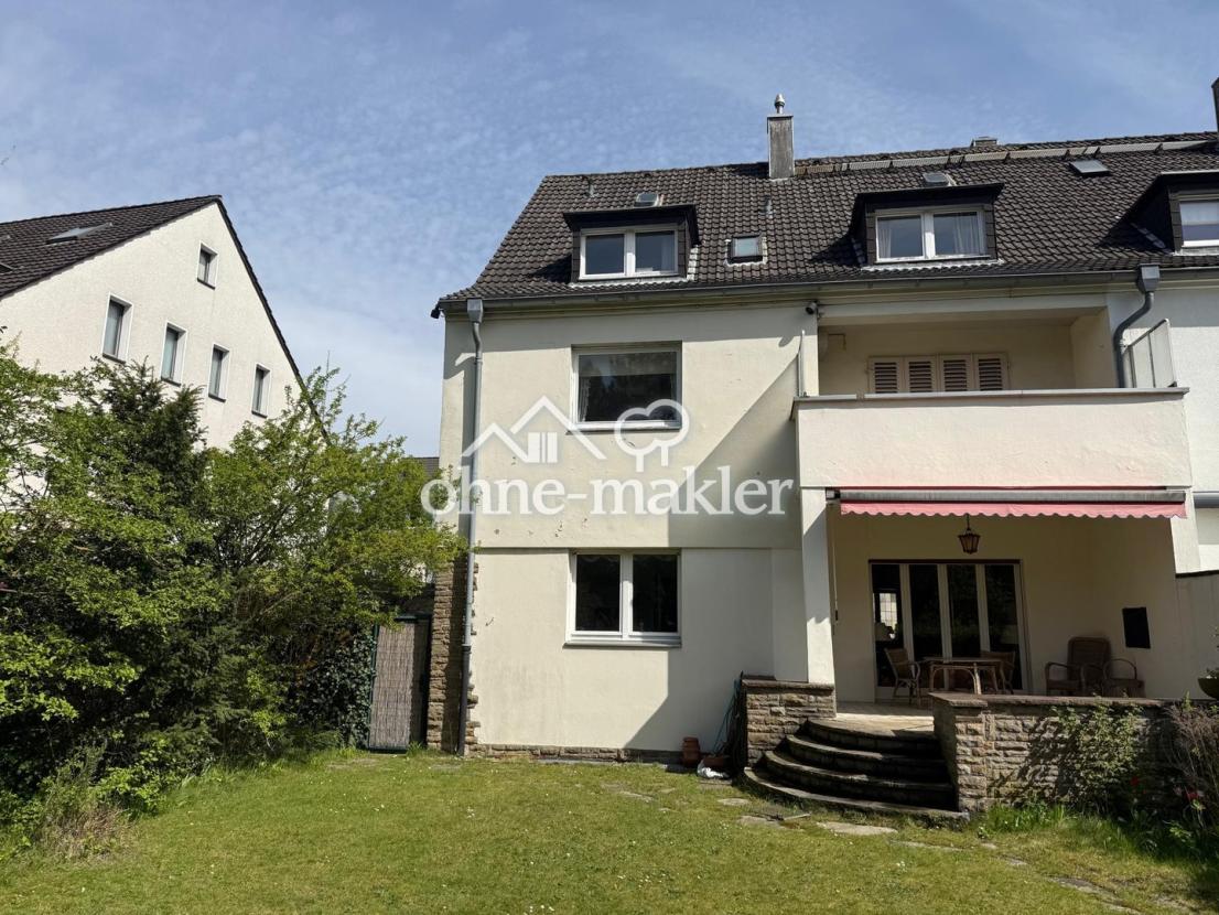 Blick vom Garten zur Terrasse
