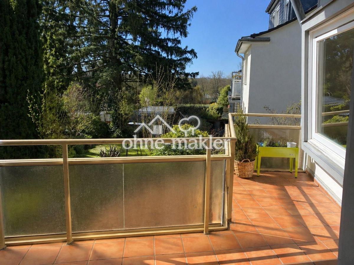 Balkon mit Blick in den Garten