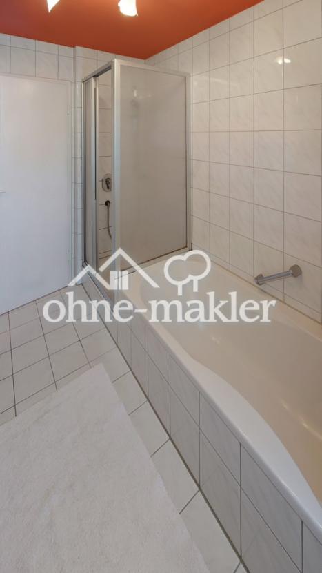Badezimmer Dusche und Badewann