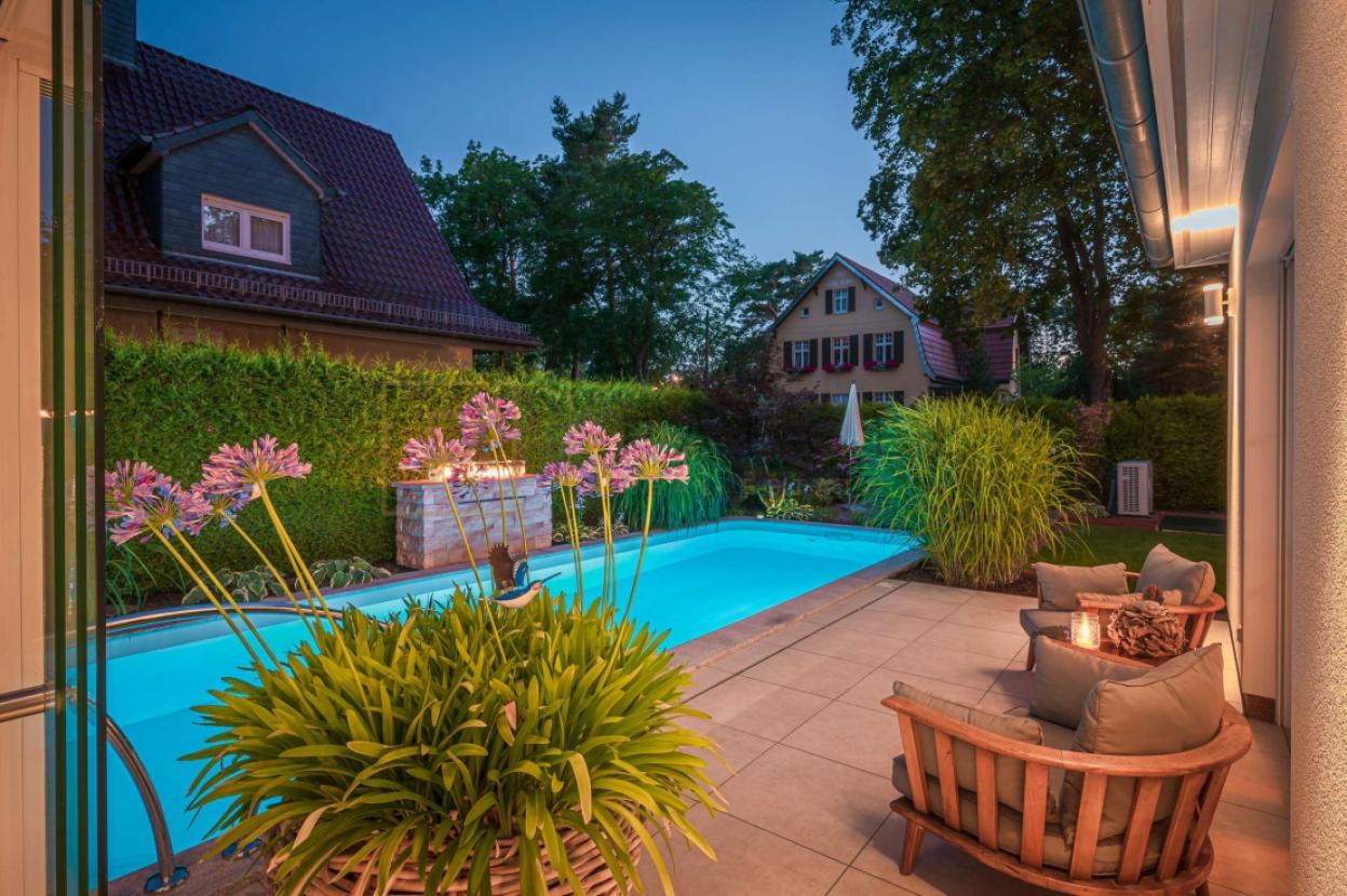 beleuchteter Pool