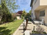 Terrassenfläche mit direktem Zugang zum Garten