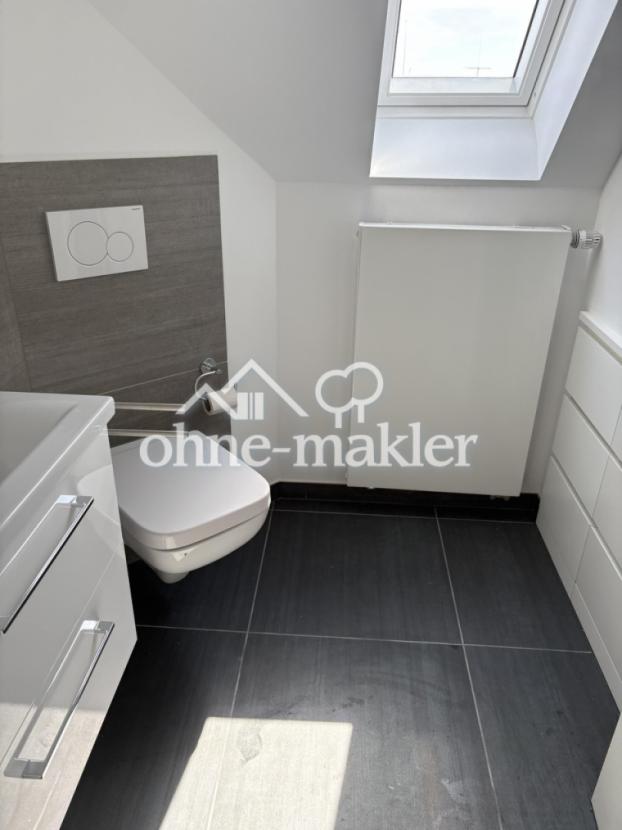 WC und Waschbecken Dachspitze