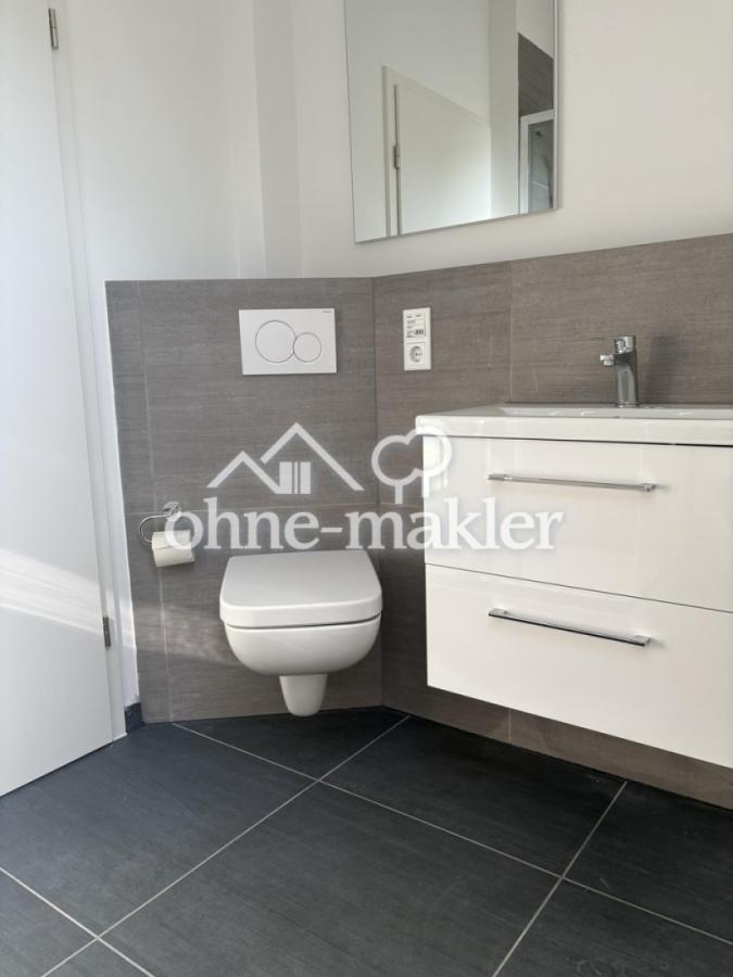 Waschtisch und WC Dachspitze
