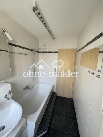 Bad 2: Bad mit Wanne