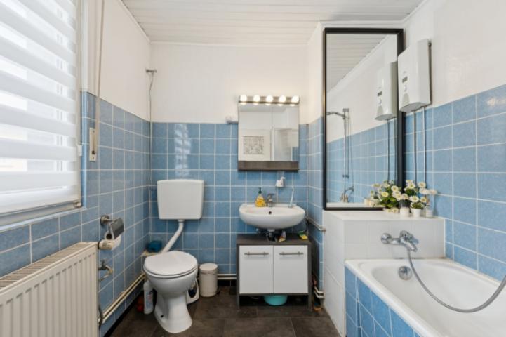 Vermietetes Haus WHG-OG - Badezimmer