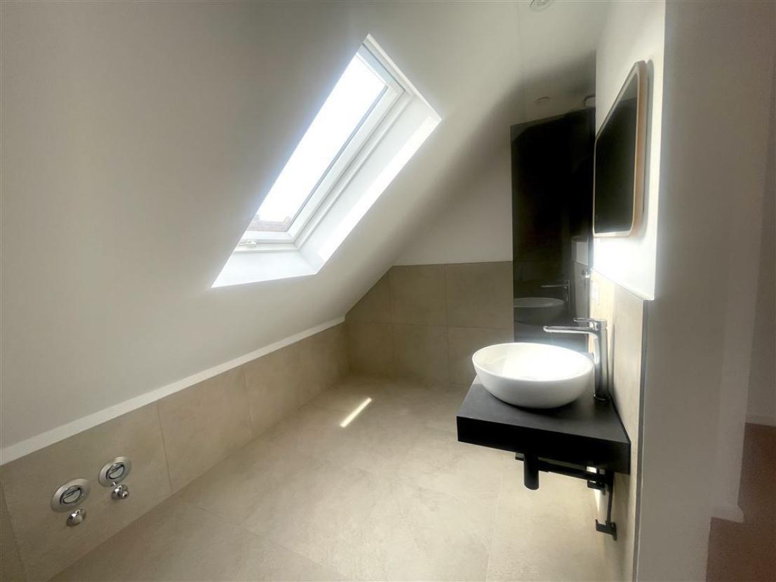 modernes Badezimmer