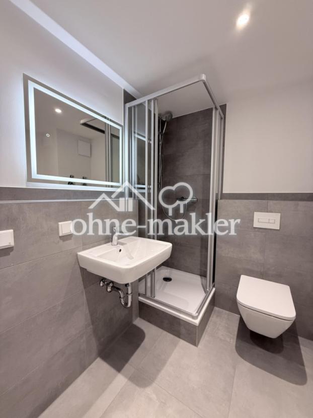 Badezimmer mit Dusche
