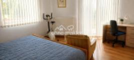 Schlafzimmer mit Balkonzugang