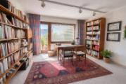 Zweites helles Zimmer mit Zugang zum Balkon