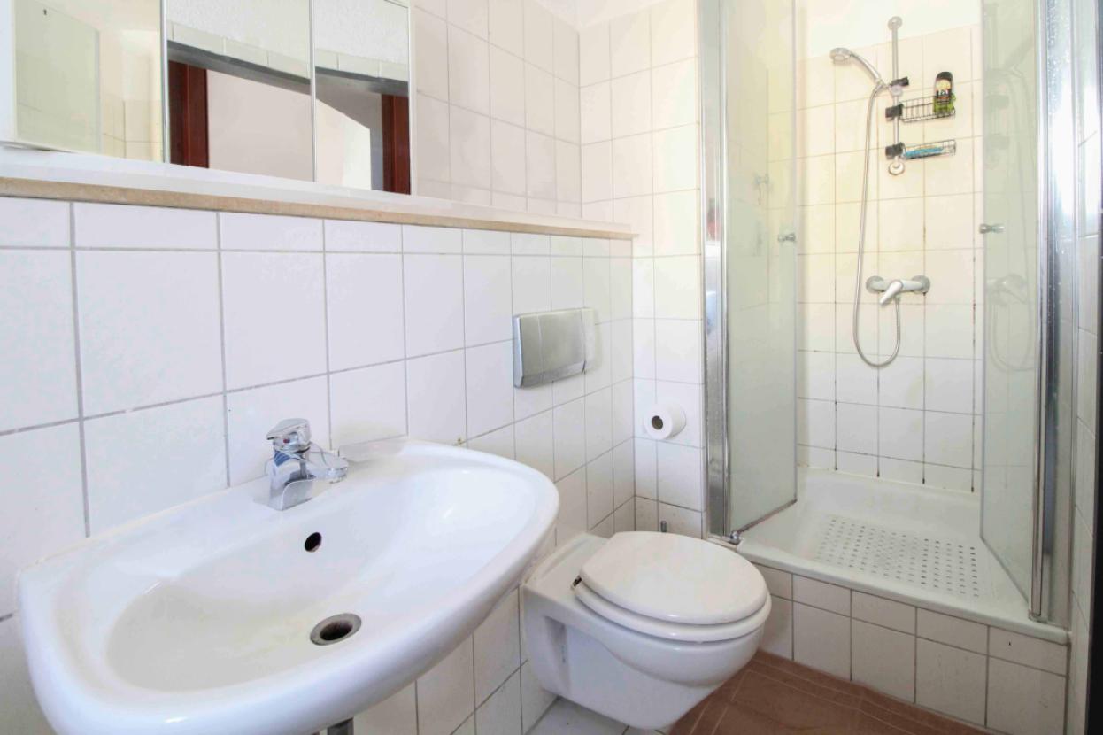 Badezimmer mit Dusche