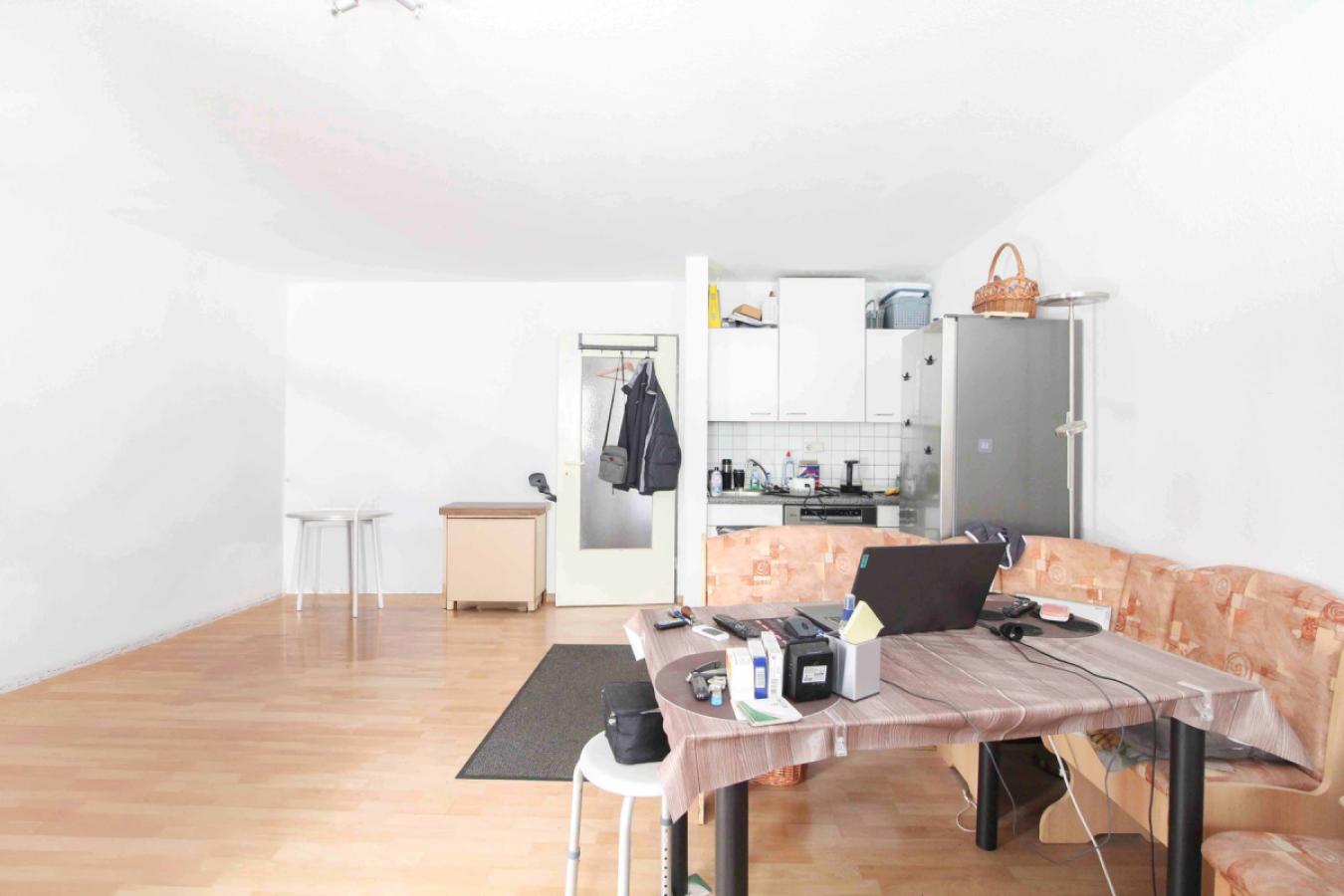 Wohnzimmer mit Küche