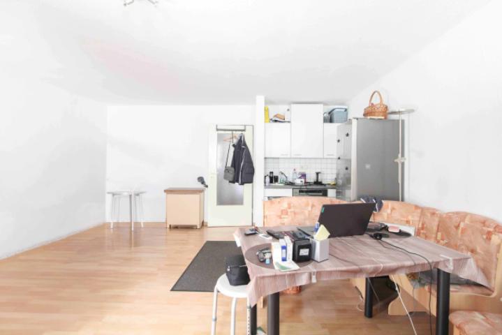 Wohnzimmer mit Küche