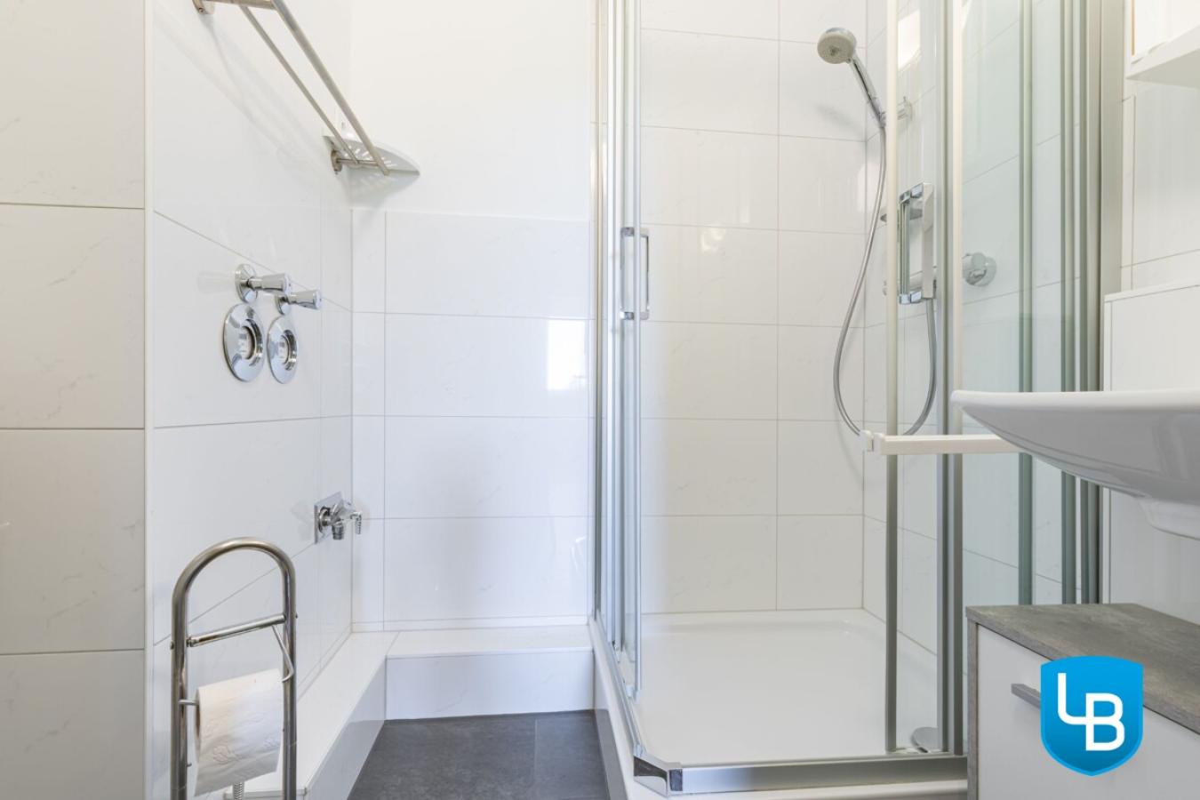 Modernes Badezimmer