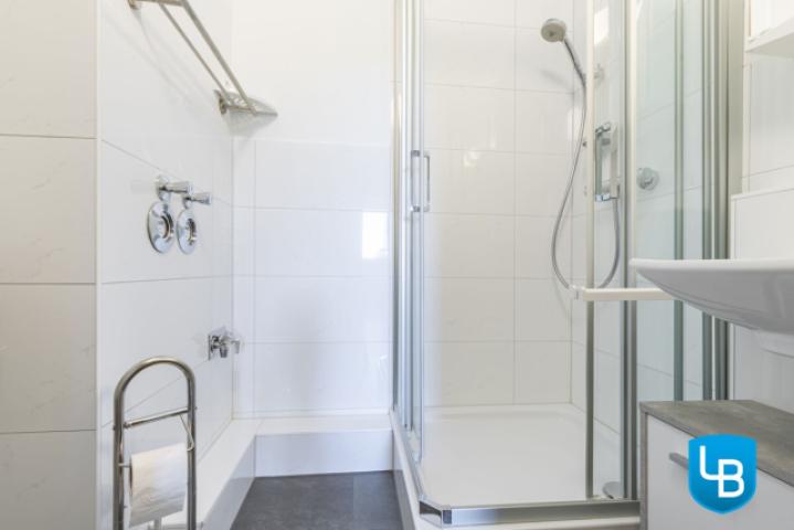Modernes Badezimmer