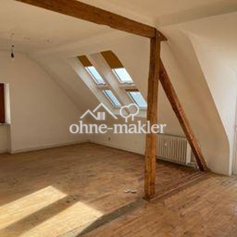 Wohnzimmer mit Dachstuhl