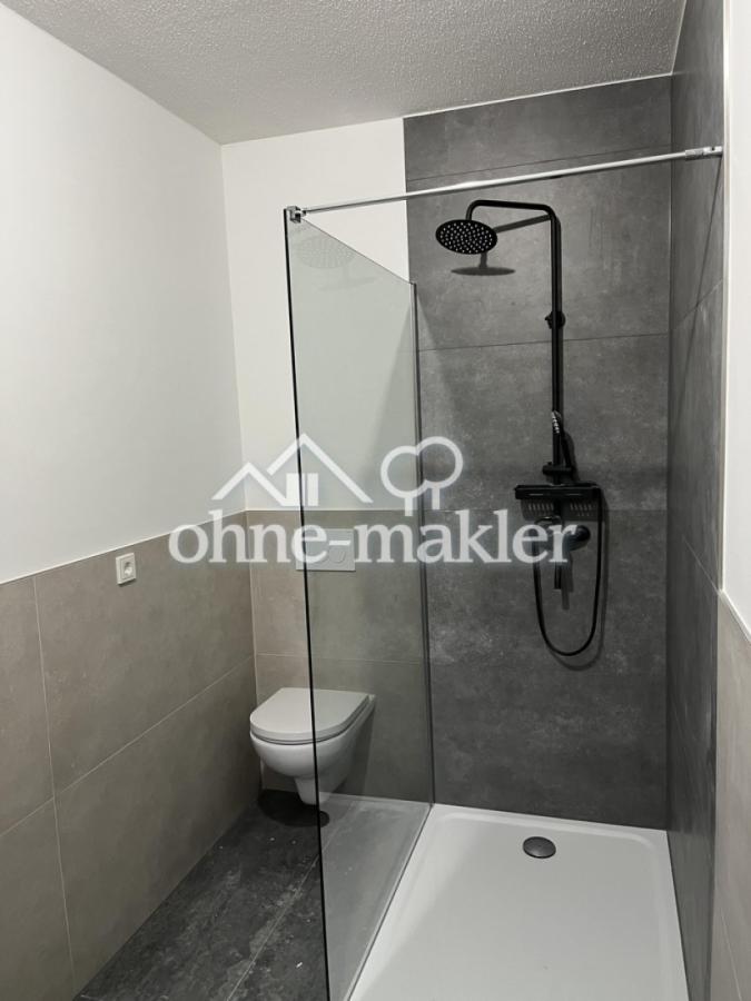 Bad mit begehbarer Dusche