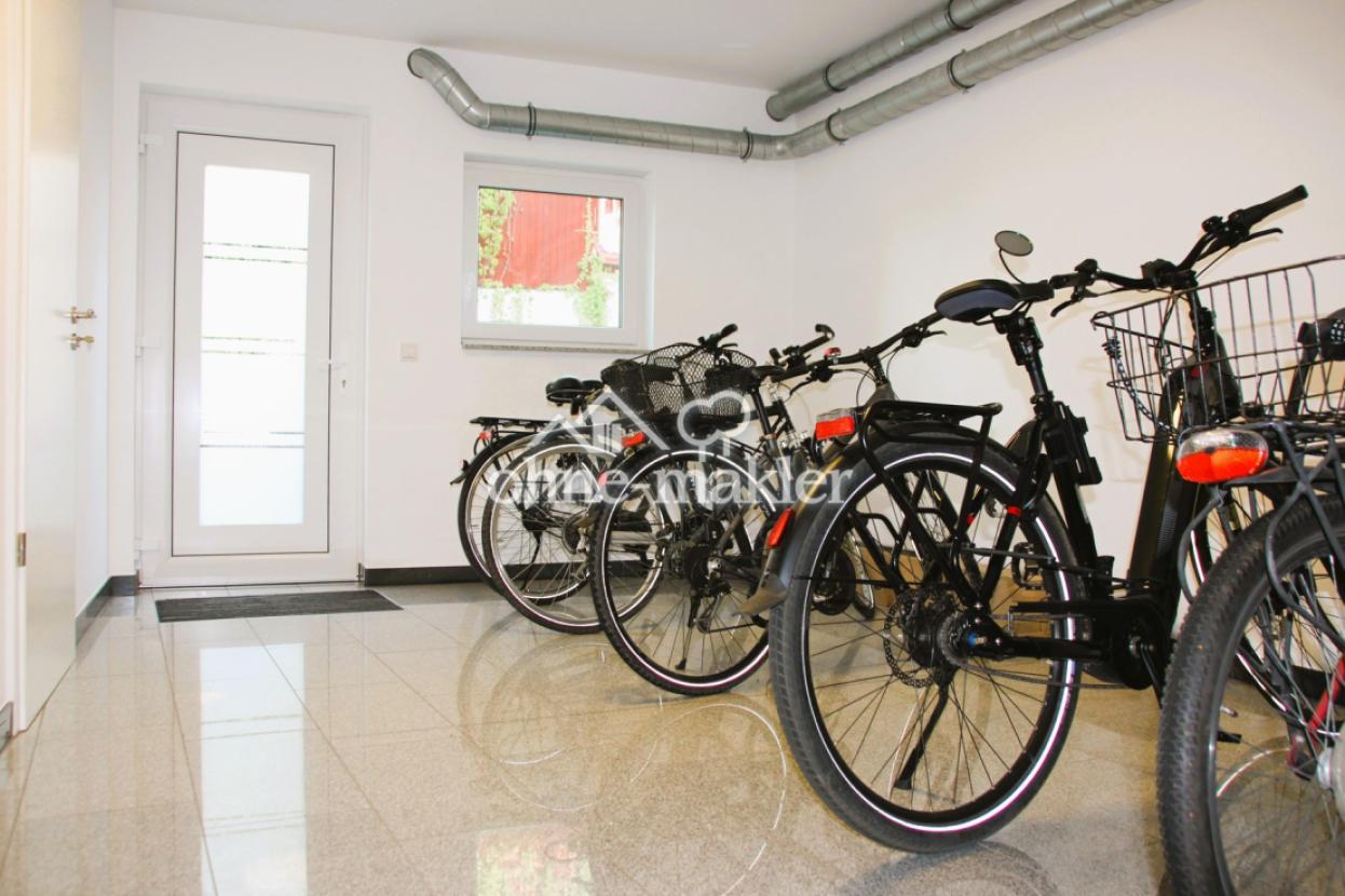 Fahrradkeller mit separaten Ei