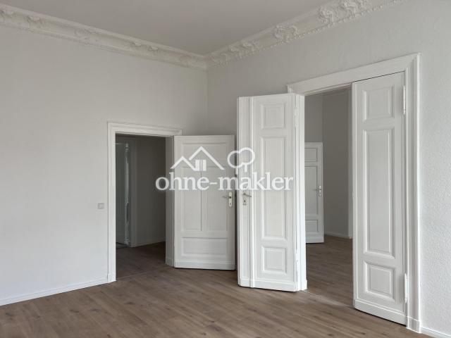 Wohnzimmer (Blick zur Tür)