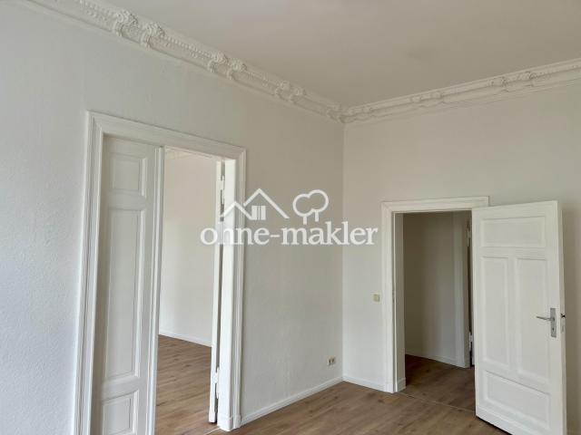 Arbeitszimmer 2 mit Stuck