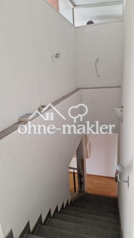 Treppe vom 1.OG zum DG