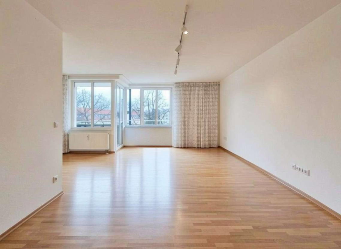 Wohnzimmer (KI-leer)