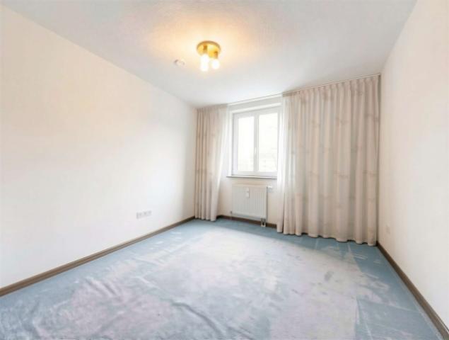 Schlafzimmer (KI-leer)