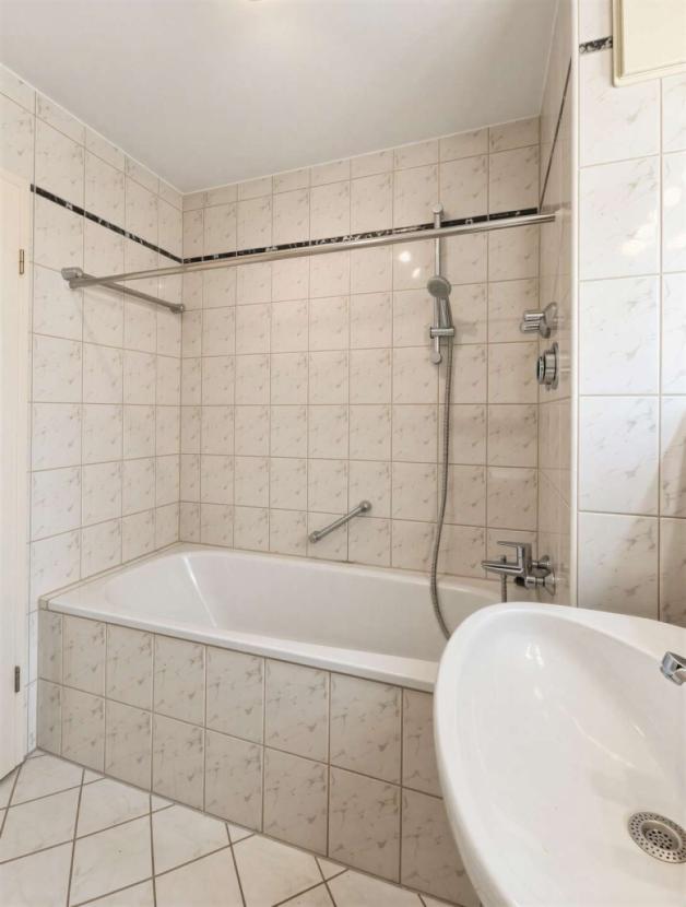 Bad mit Wanne
