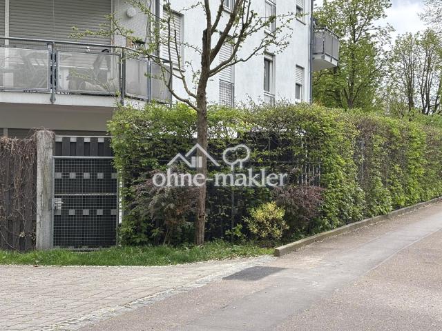 Außenansicht mit Gartentor