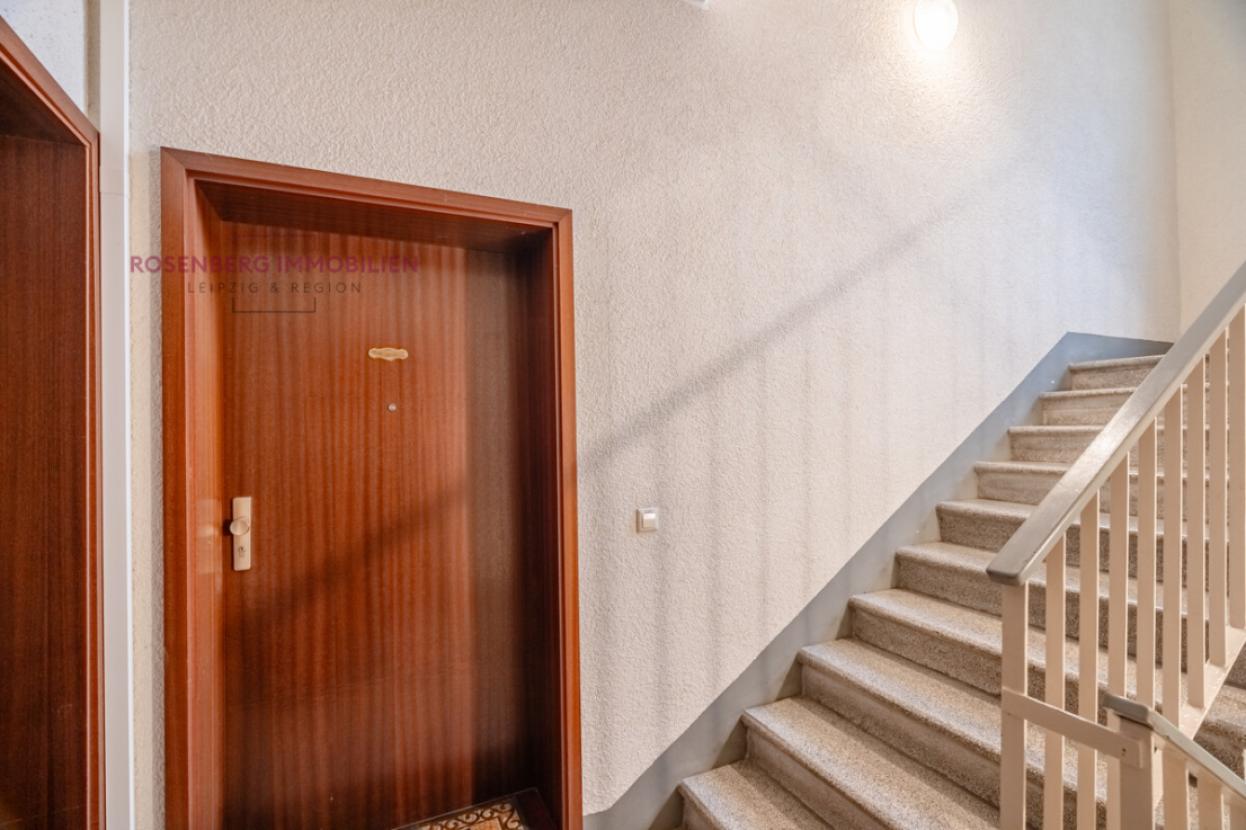 Immobilie in Halle zu verkaufen_2-Raum_Treppenhaus
