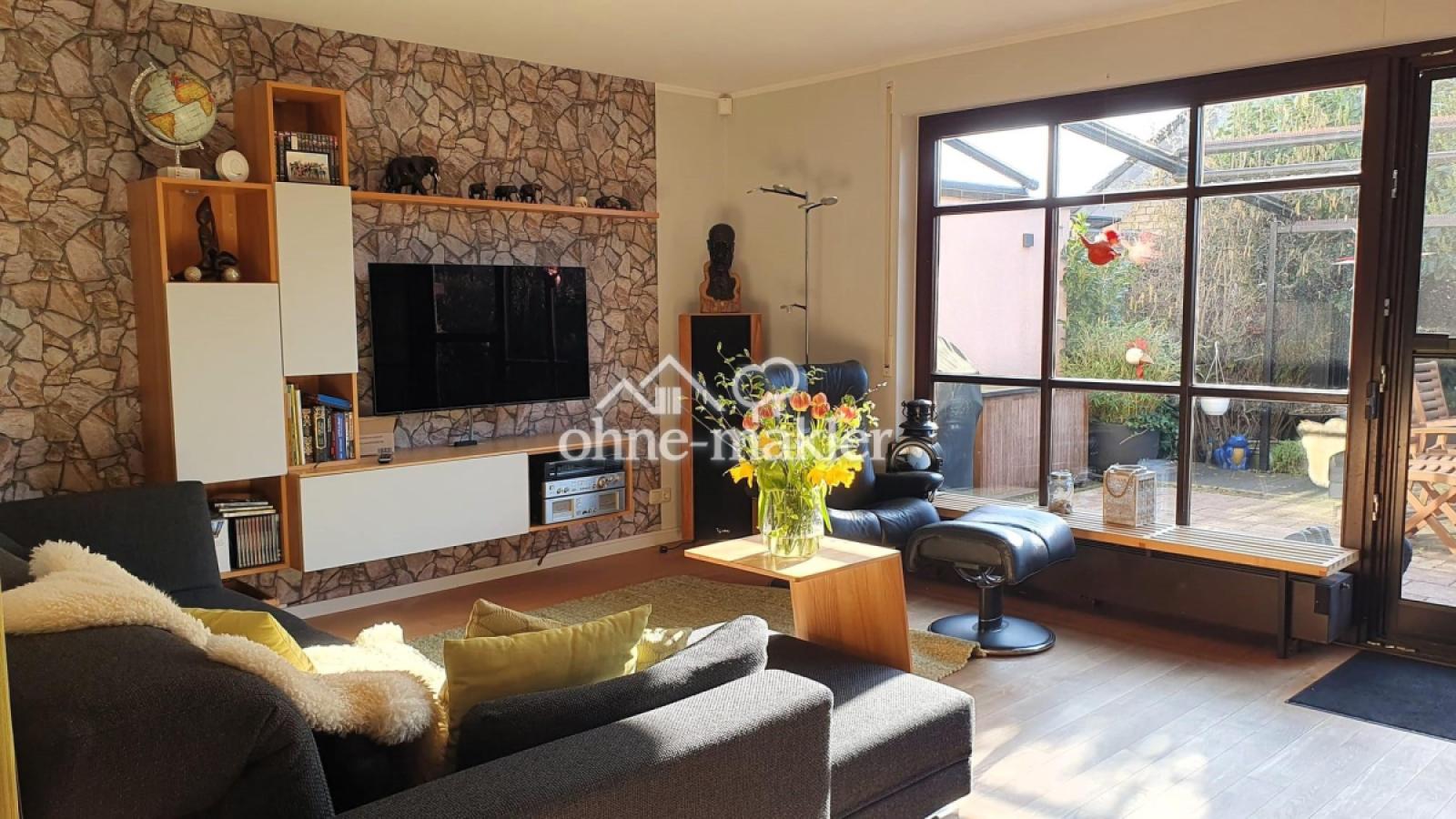 Wohnzimmer mit Blick Terrasse