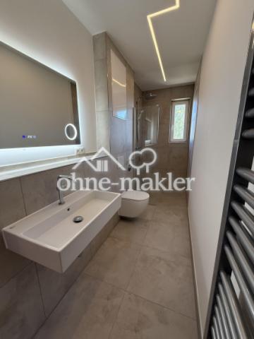 Badezimmer mit Fenster